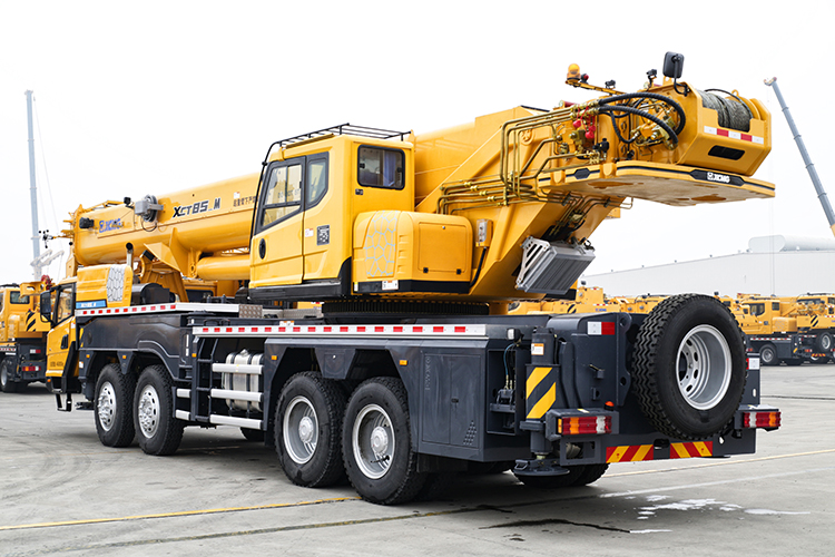 Large Hydraulic Crane